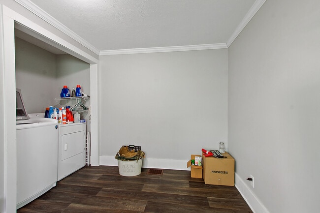 Dining Room - 215 E Newell St