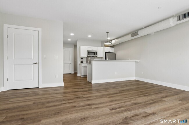 Foto del edificio - 256 Captain Thomas Blvd