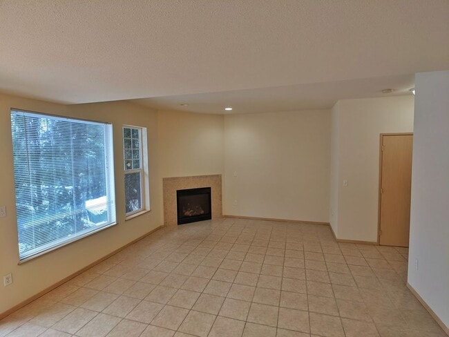 Building Photo - Townhouse, 2BD/1.5BA Condo, Radiant Heat F...