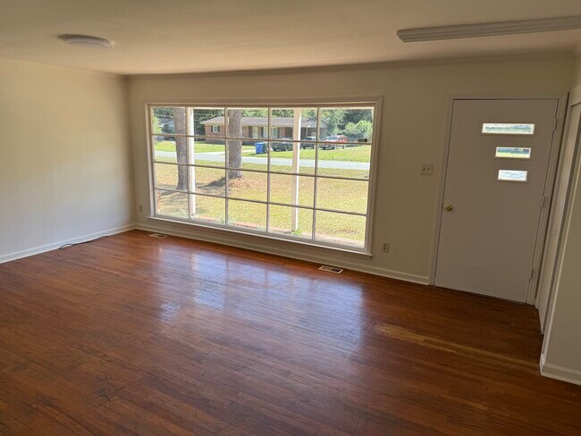 Foto del edificio - 1609 Woodrow Ave
