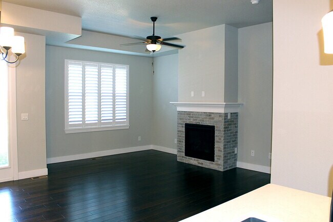 Building Photo - 5055 River Roads Dr