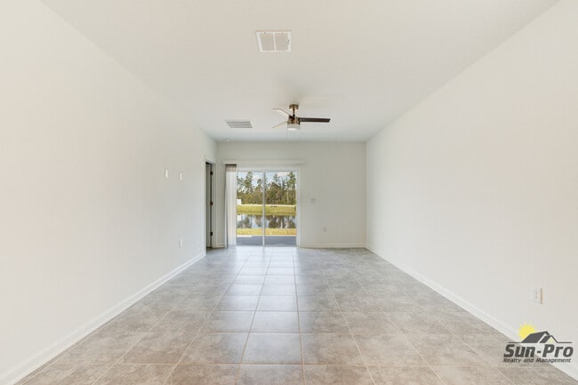 Foto del edificio - 2123 Green Valley St