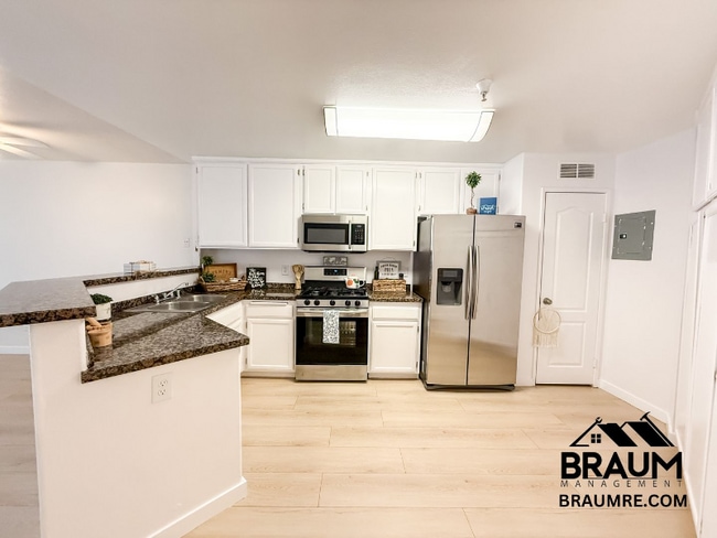 Building Photo - 7323 Winnetka Ave