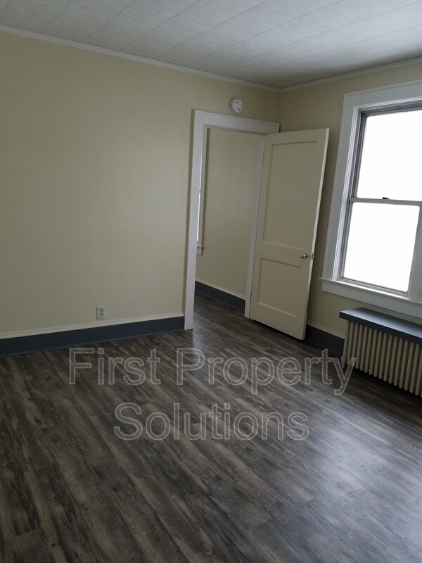 Building Photo - 415 Woodlawn Ave