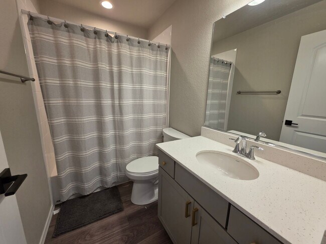 Foto del edificio - Gorgeous 5 Bed, 4 Bath Home In Beautiful W...