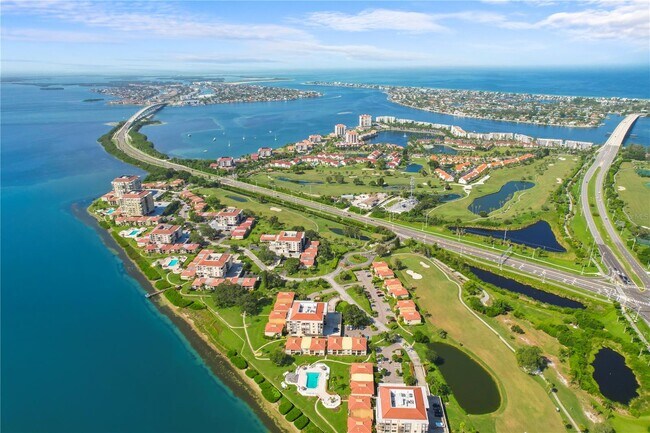 Foto del edificio - 6158 Palma Del Mar Blvd S