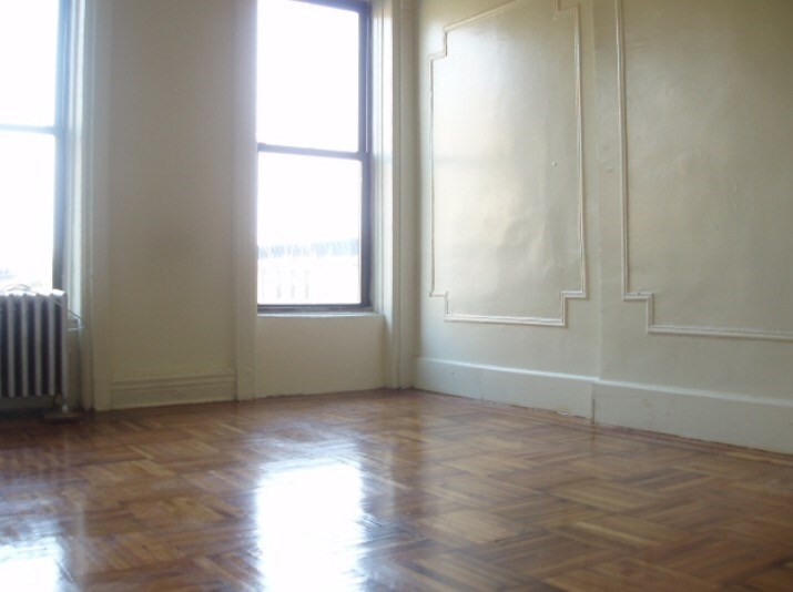 Foto principal - 1046 Bedford Ave