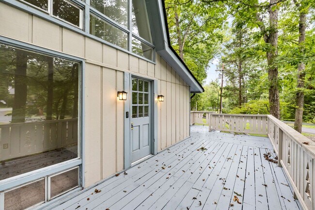 Building Photo - 101 Birchside Cir