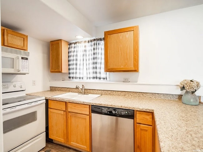 Foto del edificio - 3663 Cub Dr