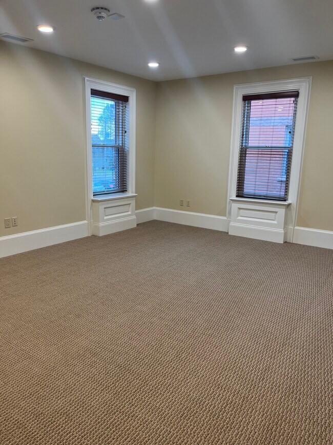Foto del edificio - 318 W 6th St