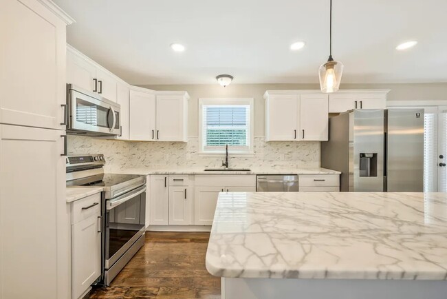 Foto del edificio - 5008 Suter Dr