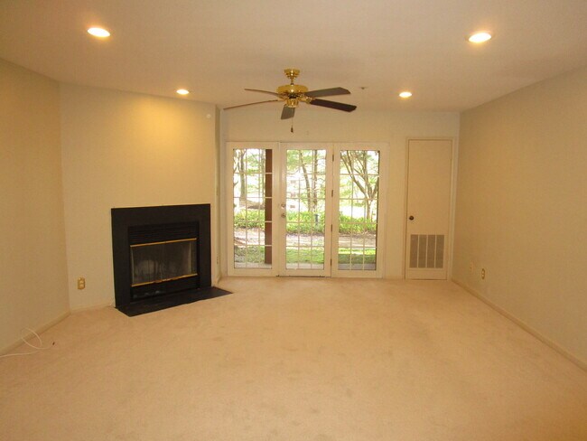 Foto del edificio - Terrace Level 1BR/1BA Updated Condo in Dor...