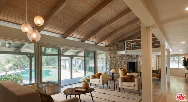 Building Photo - 1365 N Wetherly Dr