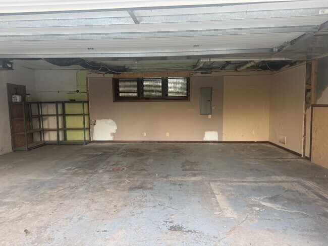 Photo - Spacious 2-Bedroom with 2-Car Garage- All ... House