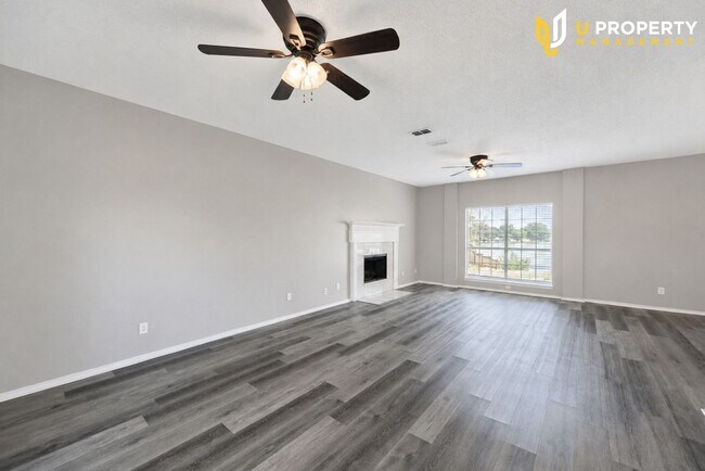 Foto del edificio - 1423 Lakeshore Dr
