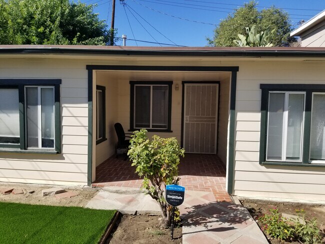 Fron view back house - 3033 Glenhurst Ave