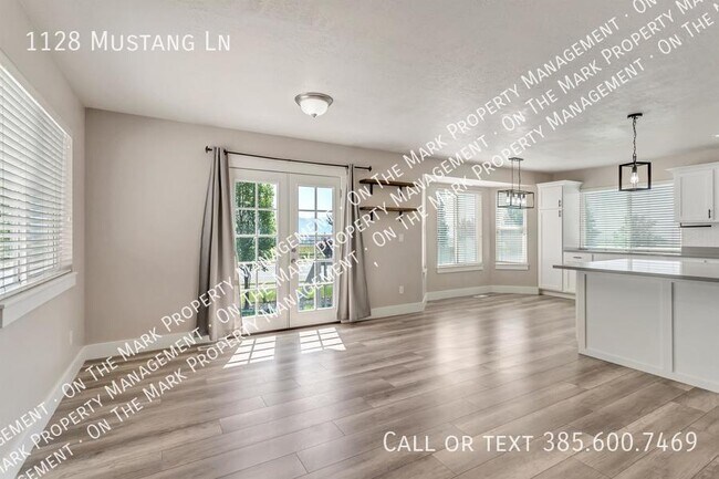 Building Photo - 1128 Mustang Ln