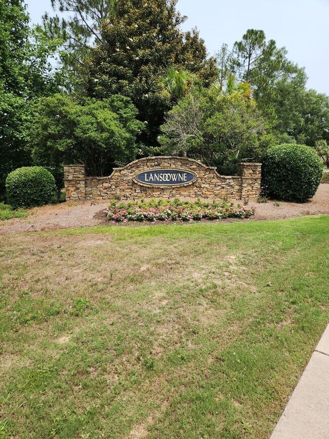 Foto del edificio - Near Sand Hills Mall