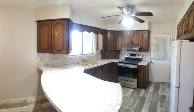 Building Photo - 4 Bed, 3 Bath HOME in Rexburg