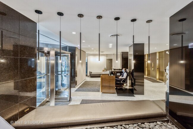 Foto del edificio - 253 E Delaware Pl 3G
