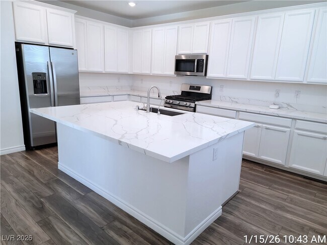 Building Photo - 2924 Gaffer Film St