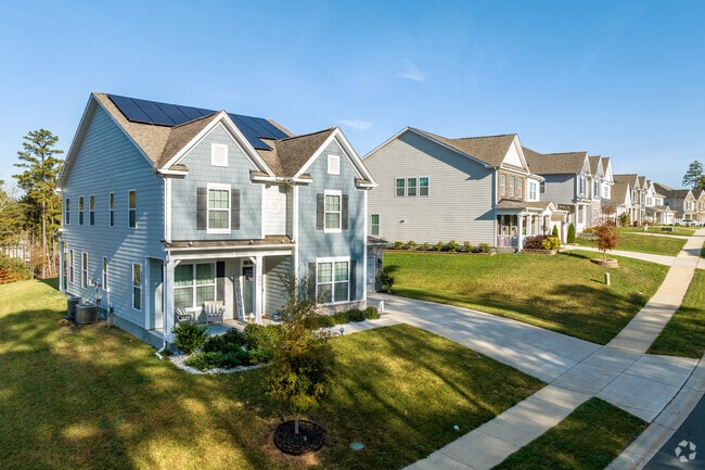 New colonial style homes are popular in the Lake Wylie neighborhood.