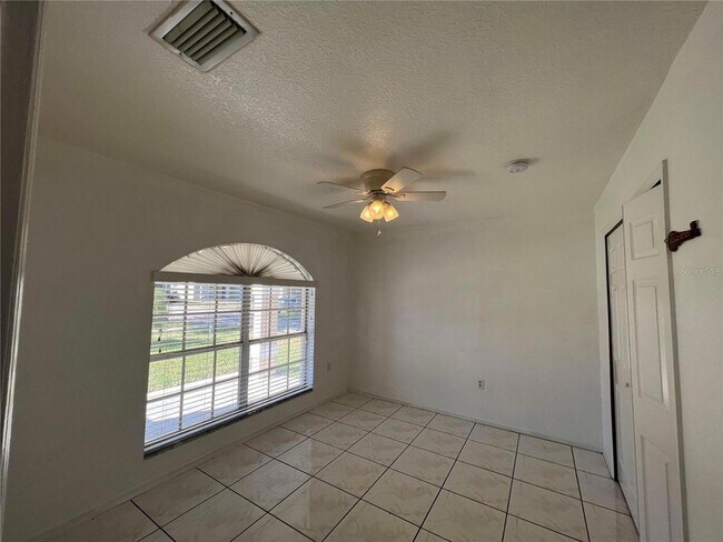 Foto del edificio - 2807 Palm Isle Wy