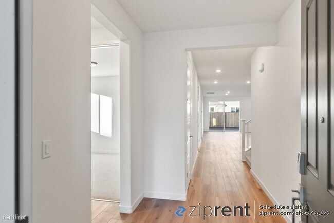 Building Photo - 3 br, 2 bath House - 5449 Spring Mountain ...
