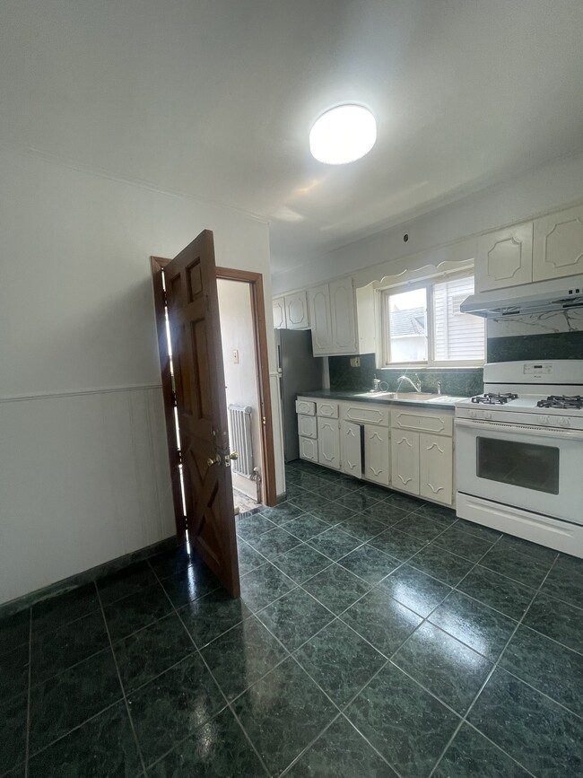 Building Photo - 1357 72nd St