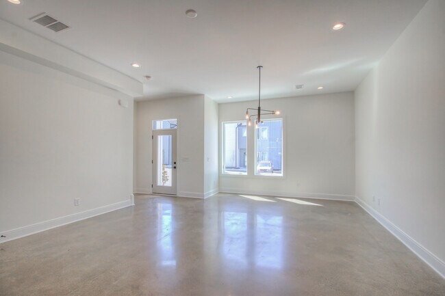 Building Photo - 1540 Yarra St