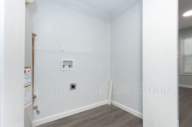 Building Photo - 5861 Dunn Rd