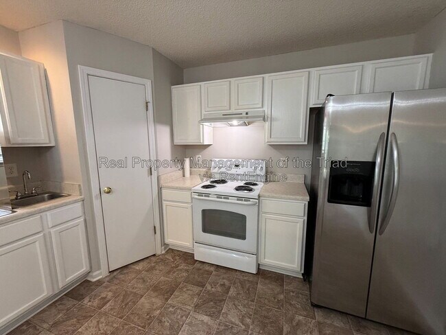 Building Photo - 809 Topsail Dr