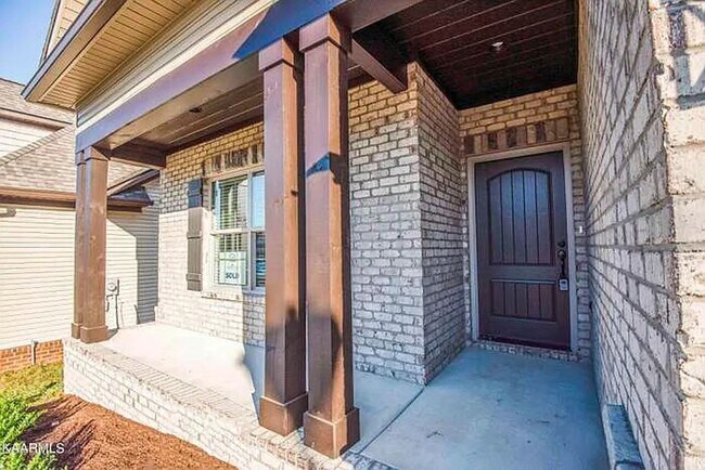Building Photo - Knoxville 37931 - 4 bedroom 3.5 bath - For...