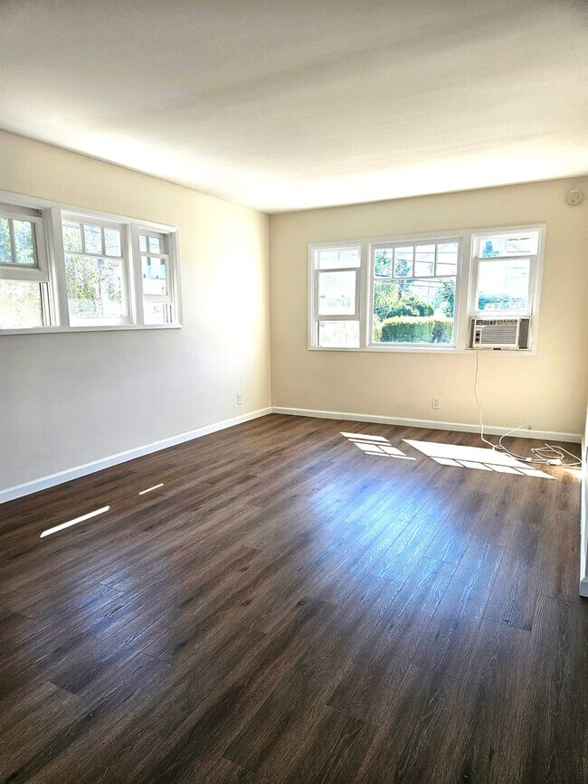 Building Photo - 3734 1/2 FALCON AVENUE