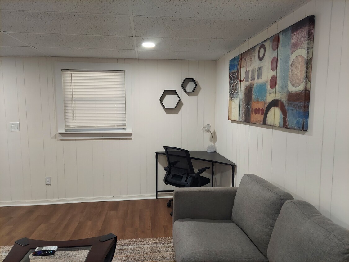 Foto principal - 5765 Penfield Pl