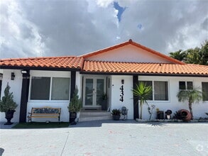 Building Photo - 433 SW 99th Ct