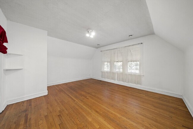 Building Photo - 5835 S Albany Ave