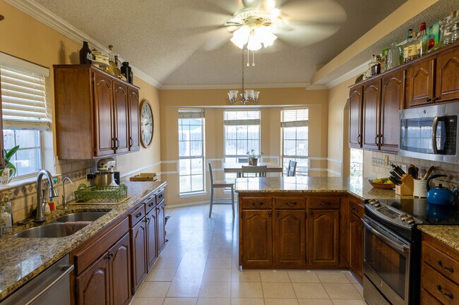 Building Photo - 4413 St Andrews Dr