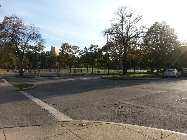 Building Photo - 89 Park Dr