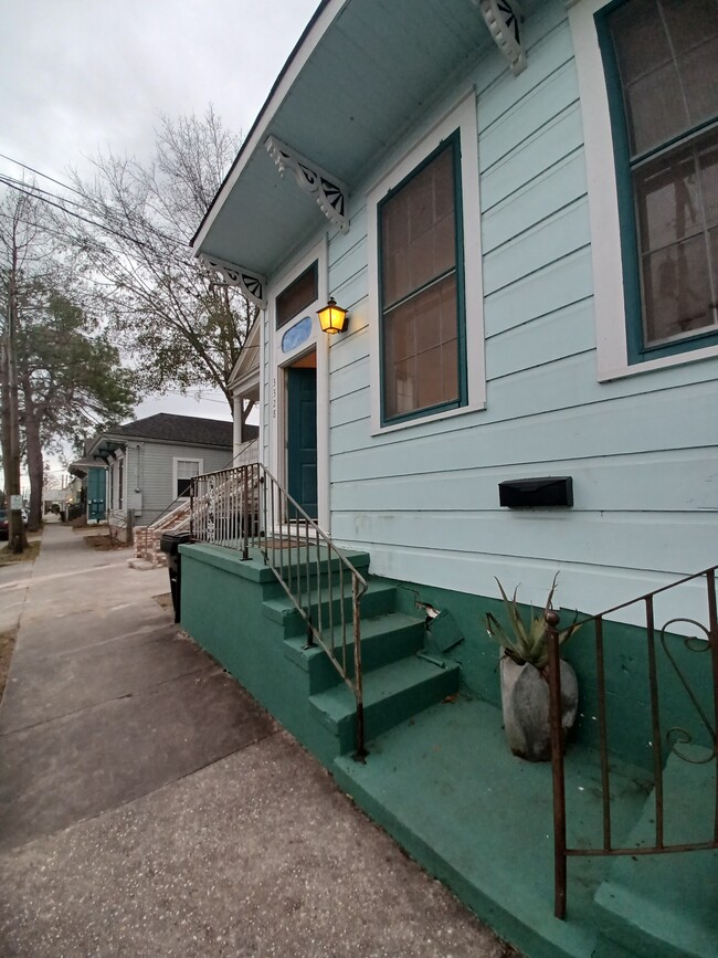 Quiet Street - 3328 Saint Philip St