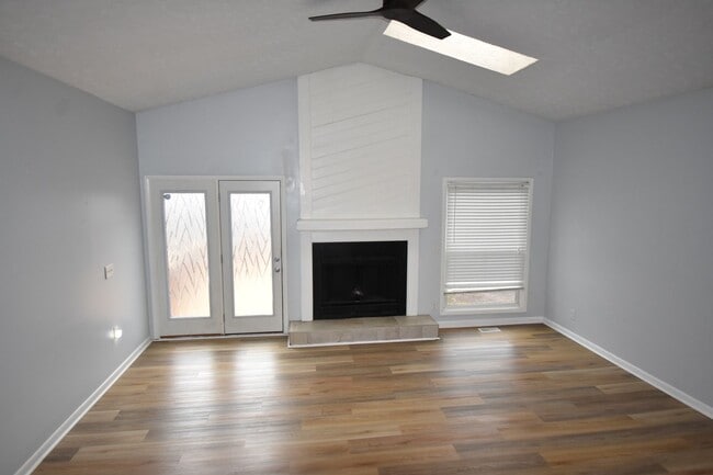 Building Photo - 3 Bedroom and 2 Bath Home (Pets Considered)