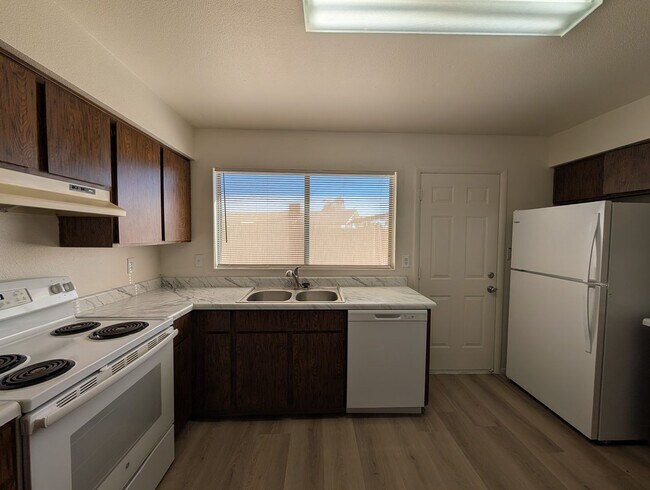 Foto del edificio - 3 Bed 2 Bath Home