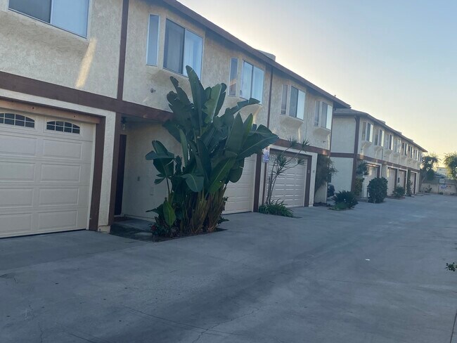 Building Photo - 13501 Lemoli Ave