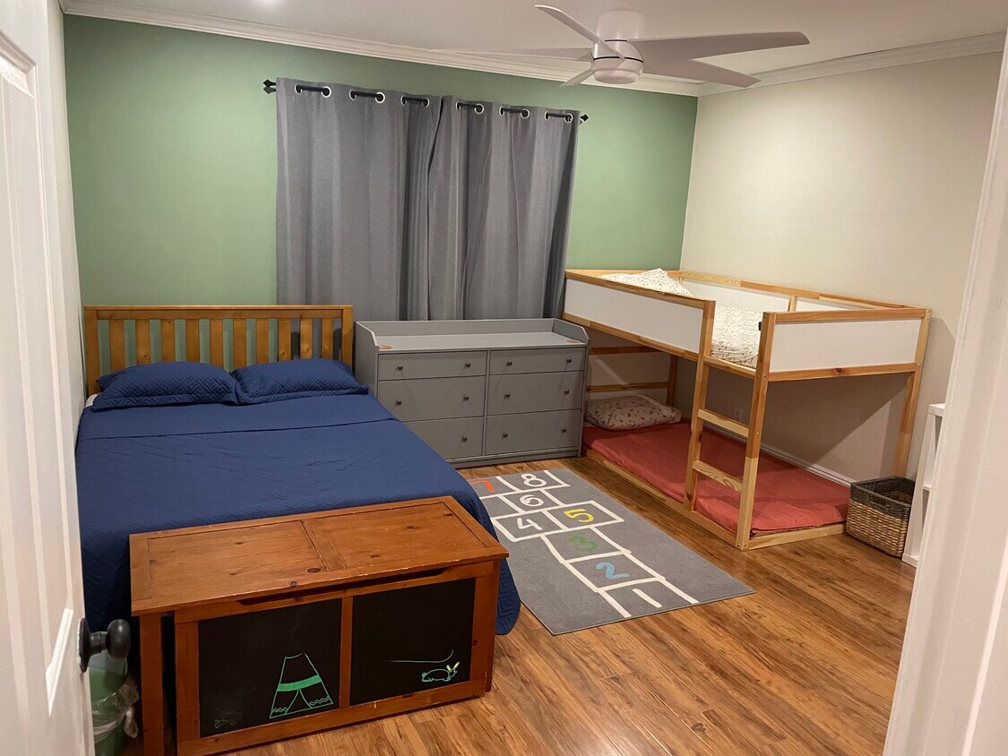 Foto principal - 1460 E Willow St