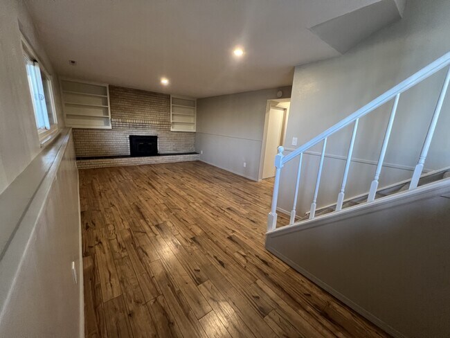 Building Photo - 4765 Nightingale Dr