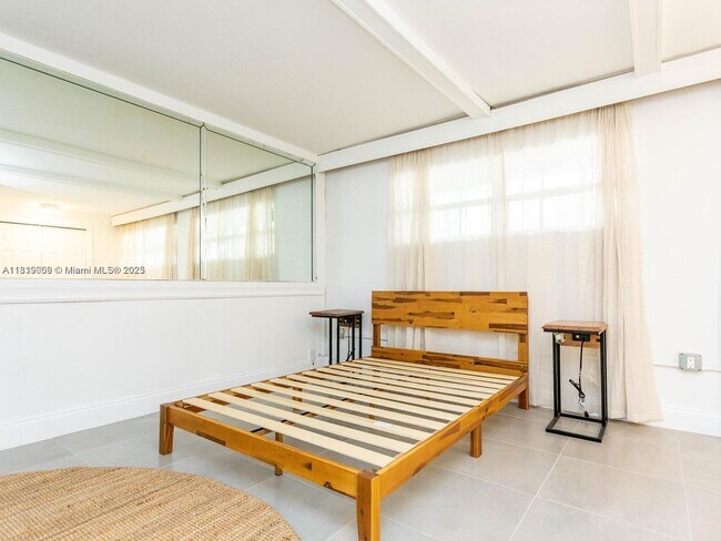 Foto del edificio - 3352 SW 6th St