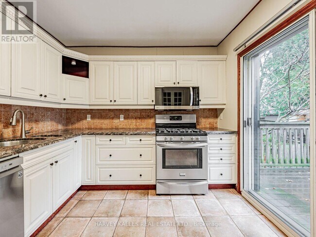 Photo du bâtiment - 57 Kenwood Ave