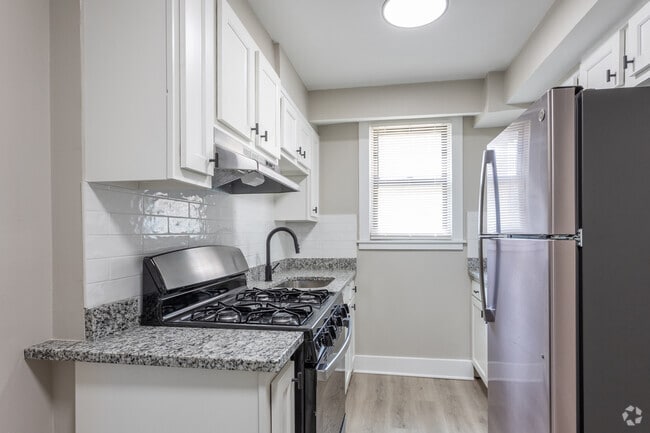 2BR, 1BA - 760SF - Capitol Square