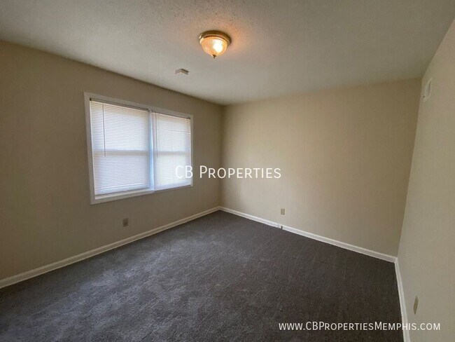 Building Photo - 1491 E Holmes Rd