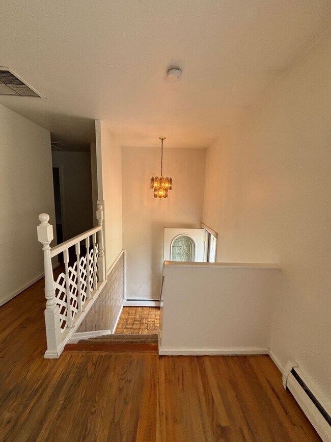 Foto del edificio - Large bi-level home in Littleton with 1-car garage!